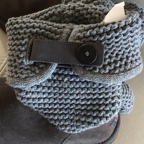 Gray uggs size 7 - Picture 4 of 7